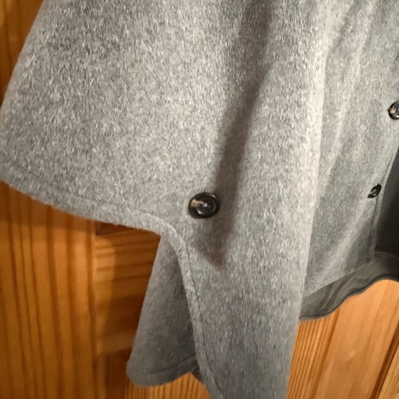Ann Taylor  Gray Wool Blend Winter Cape Coat – Size M/L, Like New - Picture 3 of 5
